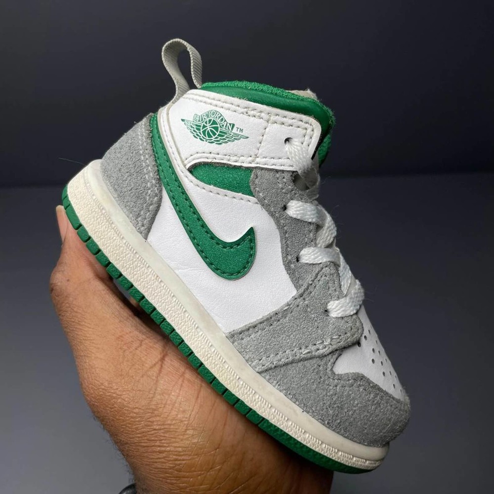 Air Jordan 1 Mid Kids Size 6C